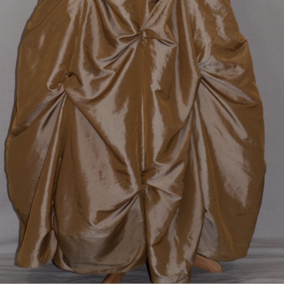 Xcite A Division ofImpression Gold Gown